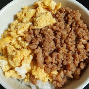 豚そぼろの２色丼